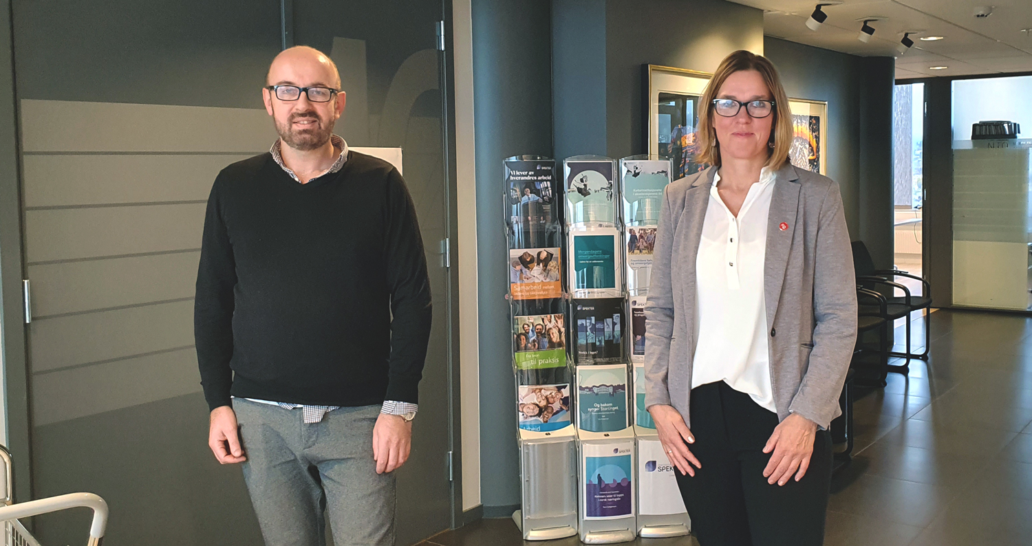 PÅ PLASS: Leder for profesjonsrådet for vernepleiere i FO, Marit Selfors Isaksen, og rådgiver Arild Sverstad Haug deltok i forhandlingene hos Spekter. Forhandlinger hos Spekter