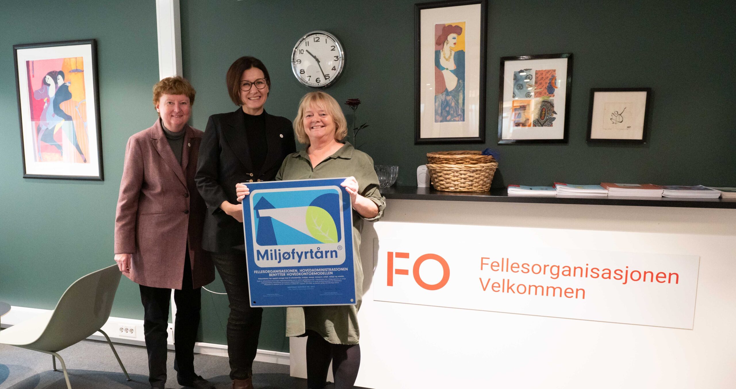 STOLTE: Både politikere og ansatte ved forbundskontoret er stolte over å være miljøfyrtårnsertifisert STOLTE: Både politikere og ansatte ved forbundskontoret er stolte over å være miljøfyrtårnsertifisert