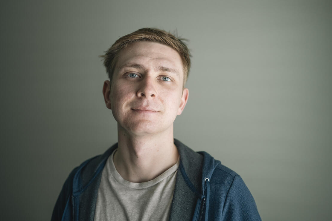 Milosz skulle ønske det var flere sosialarbeidere, spesielt i mindre kommuner. – Du blir ofte alene. Det hadde vært fint å ha flere å diskutere med. Milosz skulle ønske det var flere sosialarbeidere, spesielt i mindre kommuner. – Du blir ofte alene. Det hadde vært fint å ha flere å diskutere med.