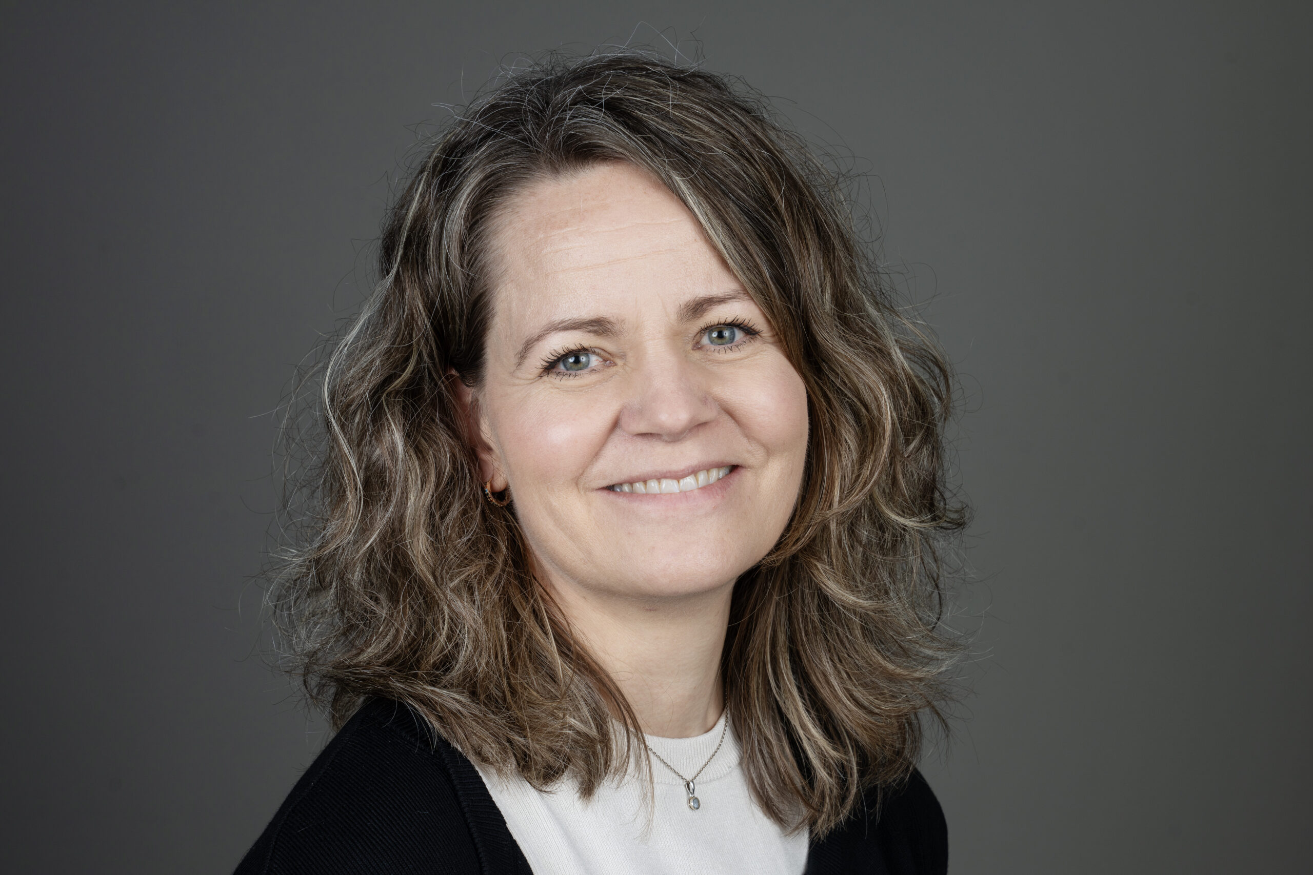 Portrettbilde av avdelingssekretær Eilen Lura Sjursen