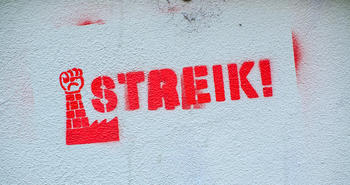 Streik skrevet med grafitti. Foto. 
