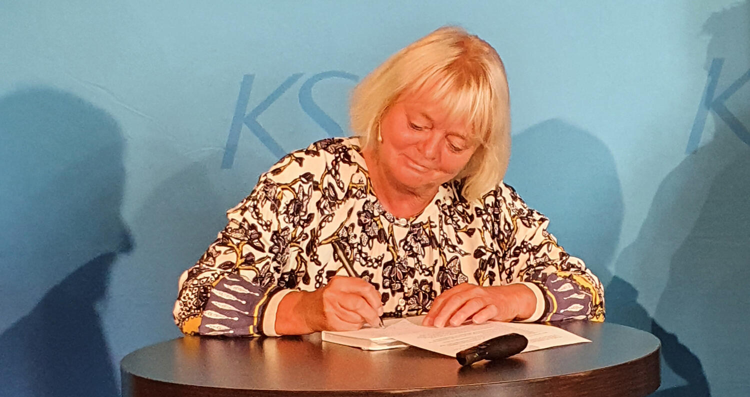 FO-leder Mimmi Kvisvik signerte erklæring om heltid