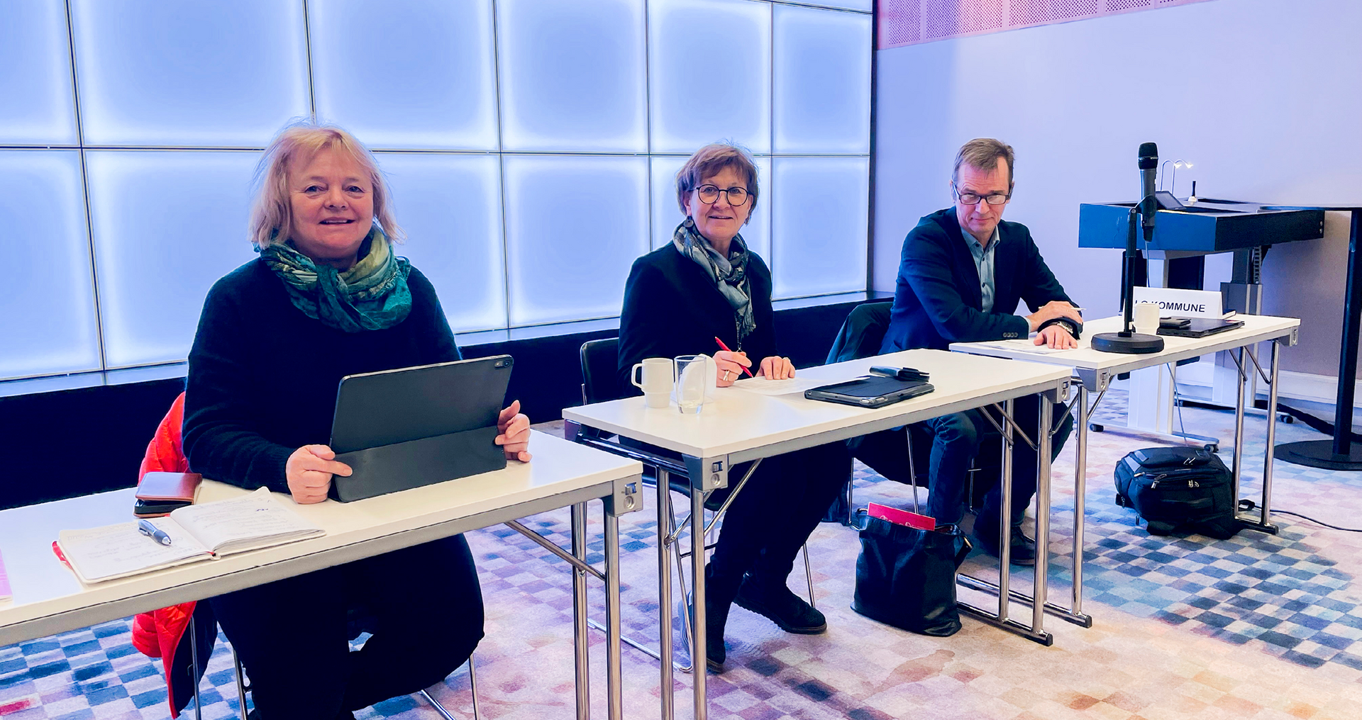 ENIGHET: LO Kommunes forhandlingsdelegater f.v: FO-leder Mimmi Kvisvik, Fagforbundet-leder Mette Nord og Daglig leder i LO Kommune, Pål Skarsbak.