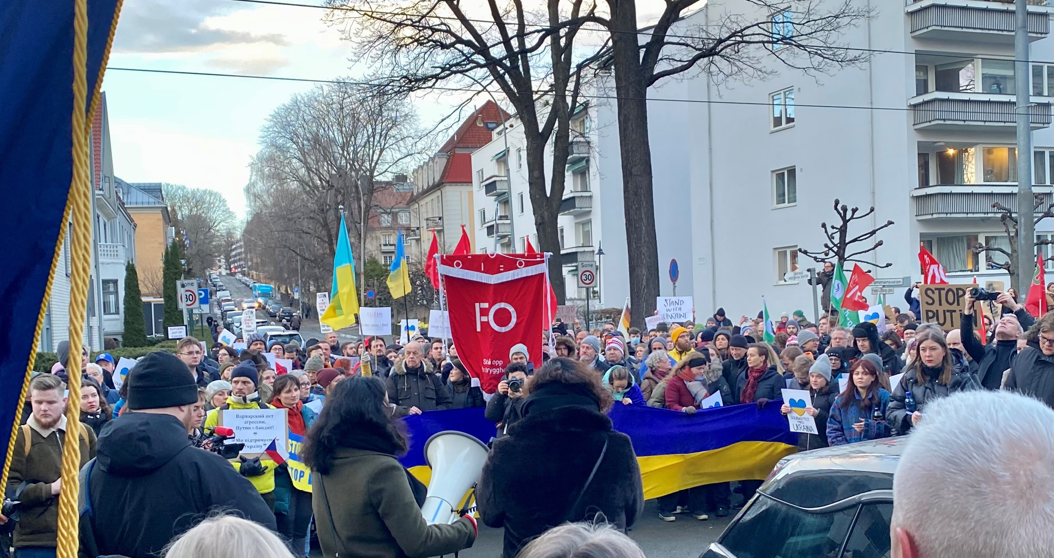 I SOLIDARITET: 25. februar samlet mange organisasjoner seg ved den russiske ambassaden i Oslo for å markere støtte til Ukraina. 