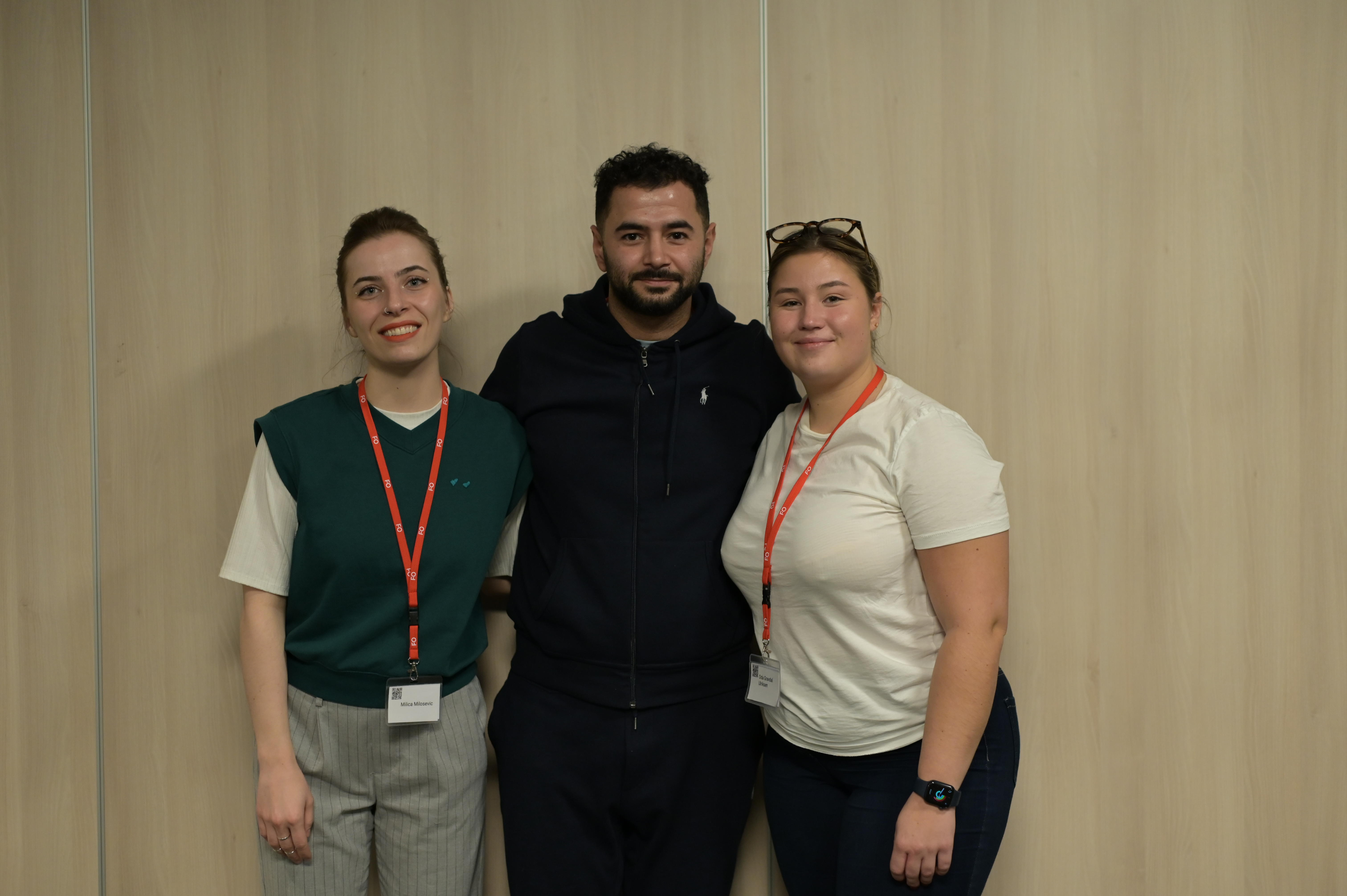 Bilde av tre av medlemmene i FO-Studentenes sentralstyre 2023. Milica, Arez og Oda. 