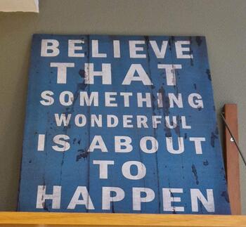 Plakat: Believe that something wonderful is about to happen