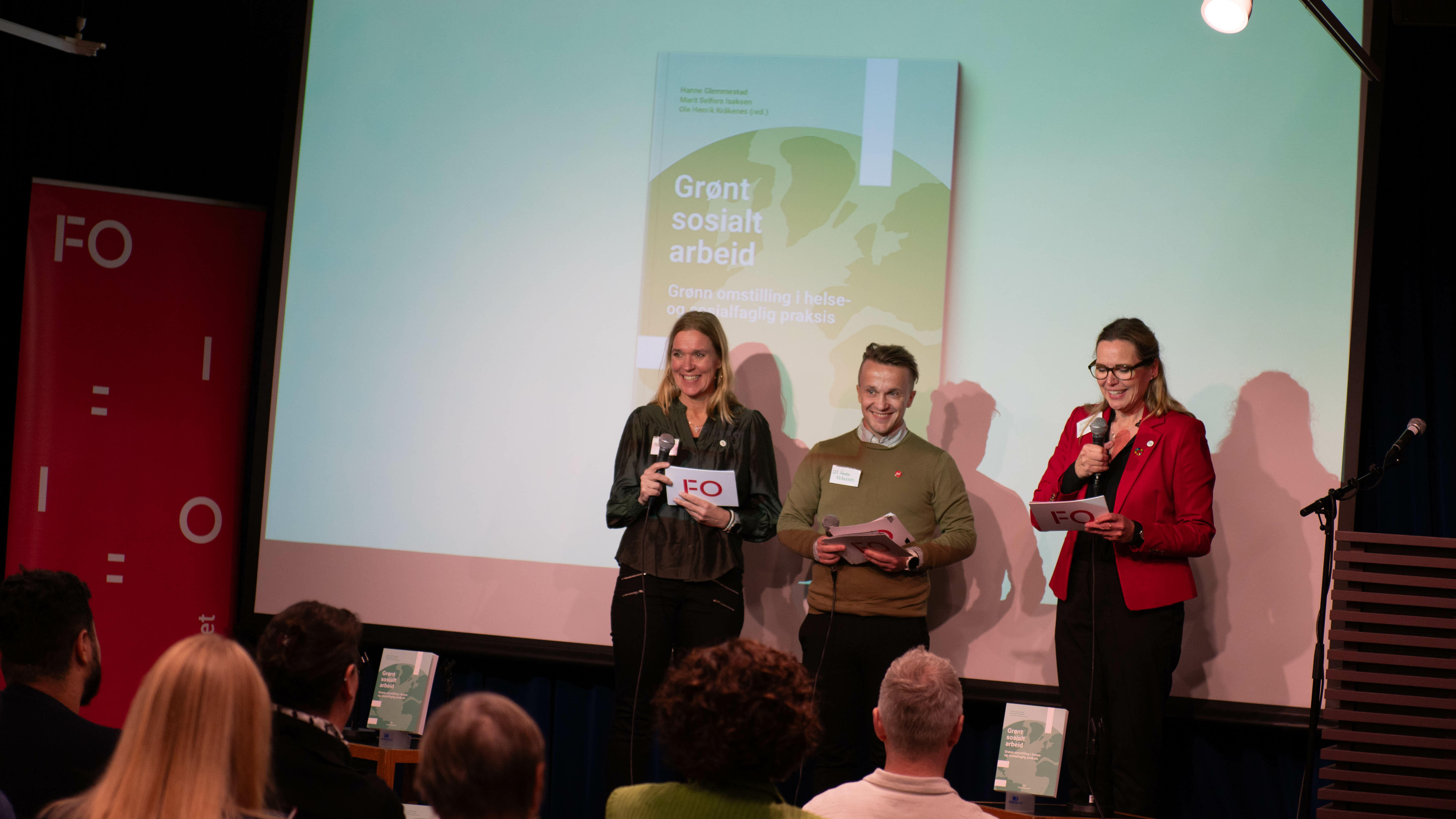 BOKLANSERING: Tre stolte profesjonsledere på boklansering 6. november på Litteraturhuset. Fra venstre: Marit Isaksen, Ole Henrik Kråkenes og Hanne Glemmestad.